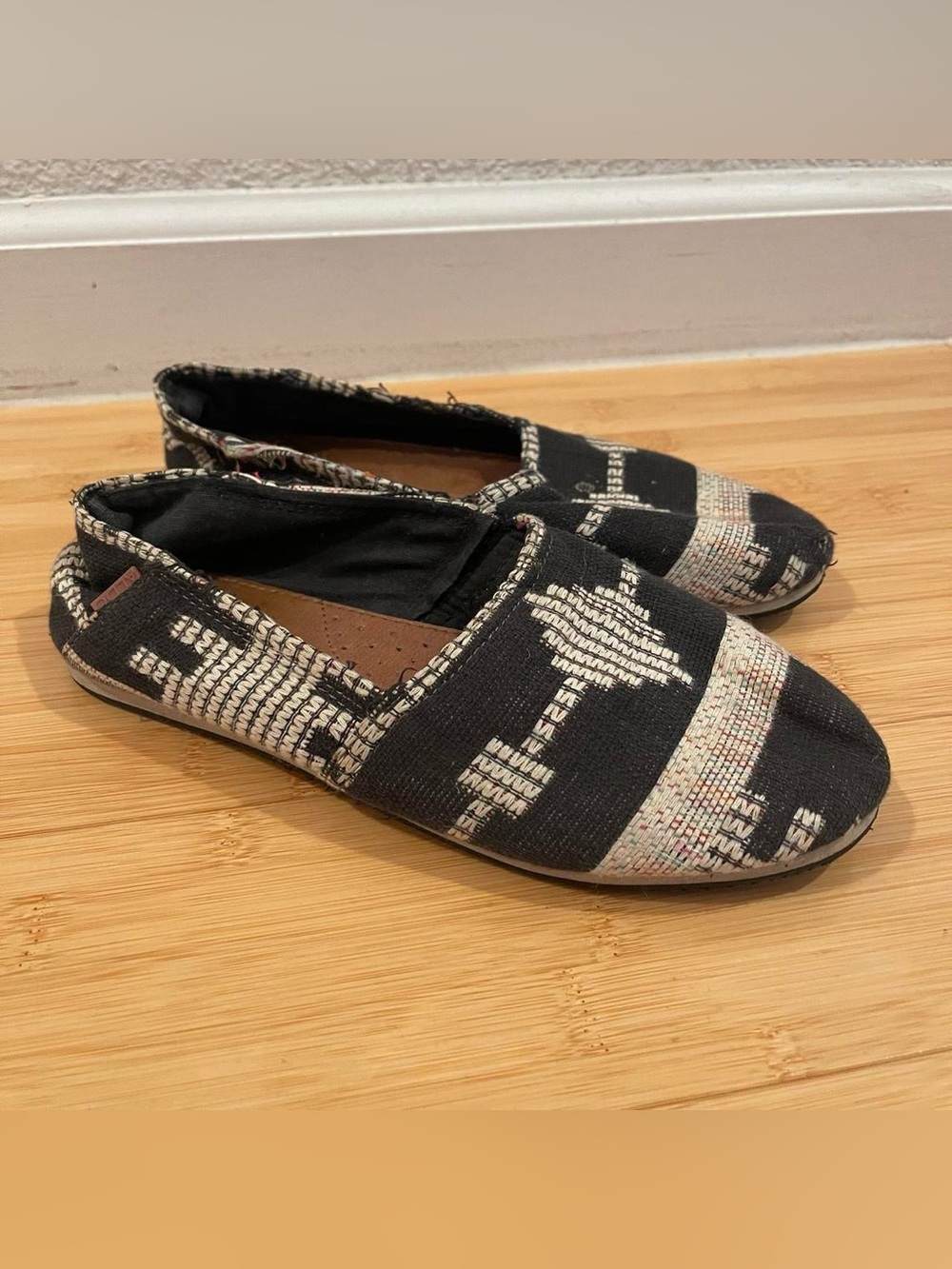 Black Patterned Tribal Slip-On Women's Casual Flats Shoes Size 7